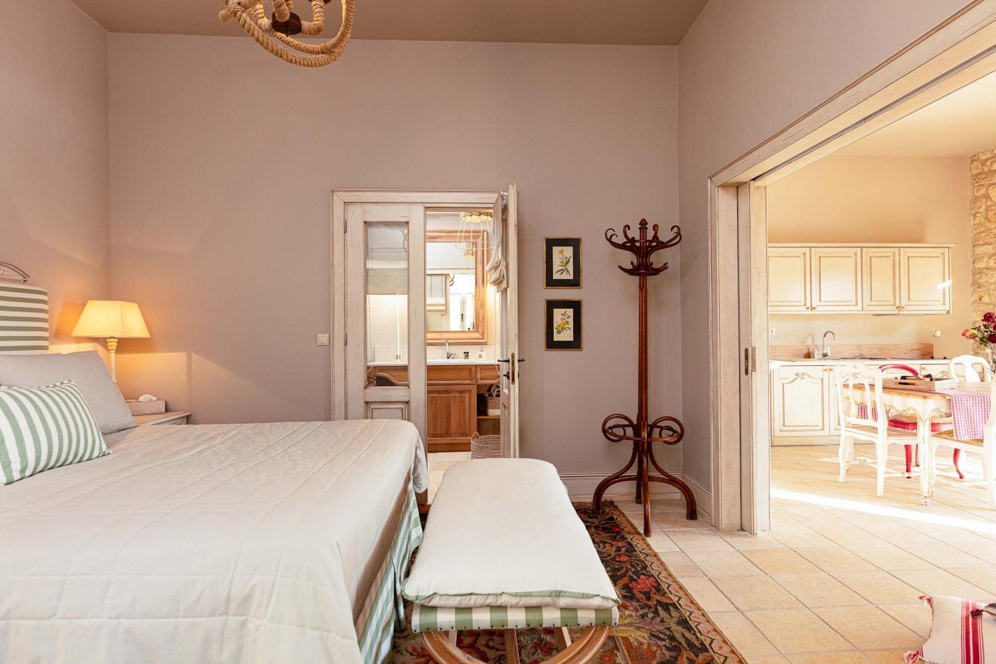 Villa Mantilari Wine Estate 7 Apartments 2 Private Pools 1 Heated Tennis Court Fitness Center Архане Номер фото